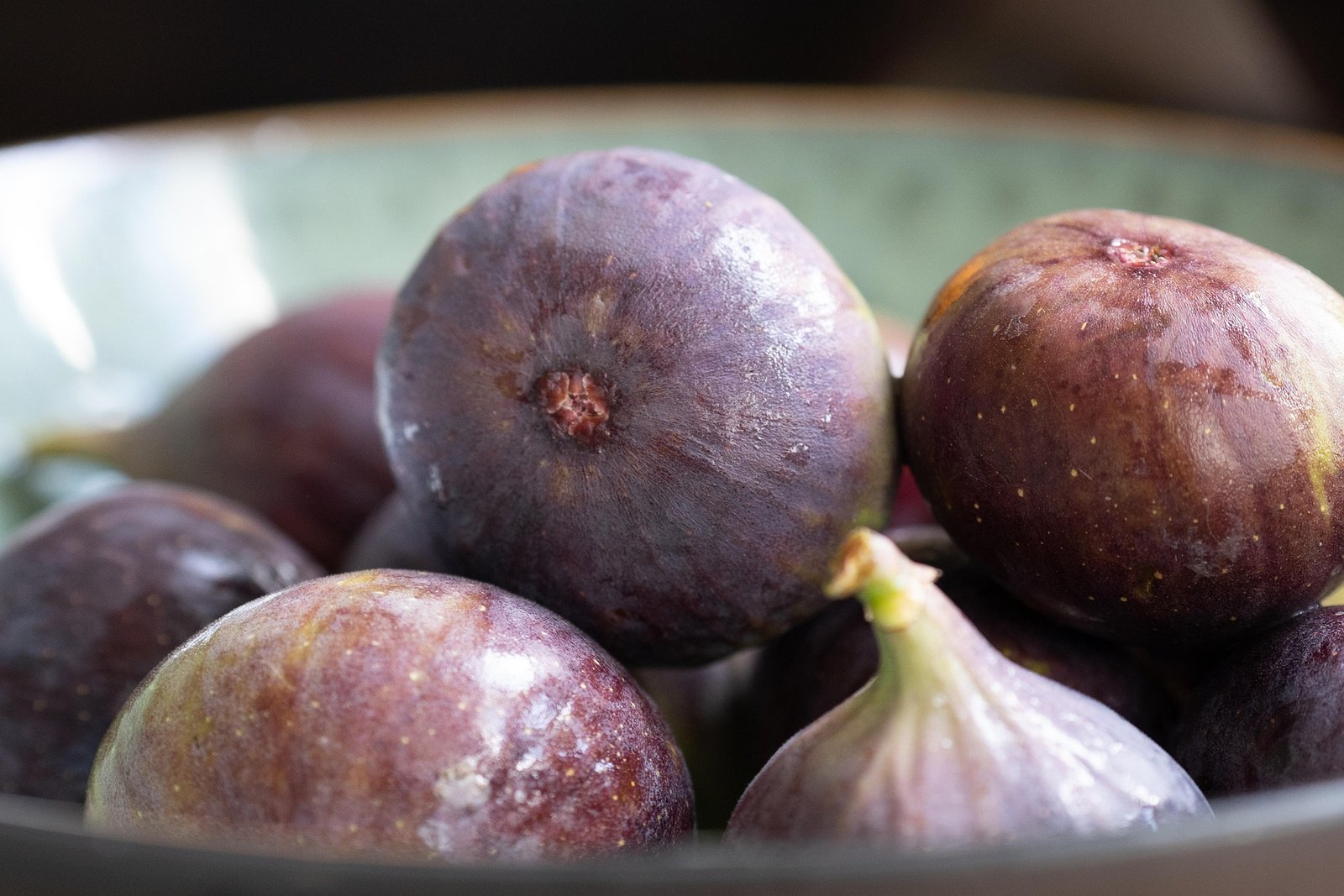 figo-beneficios-e-composicao fruta doce rica em fibras, minerais e antioxidantes para intestino e pele