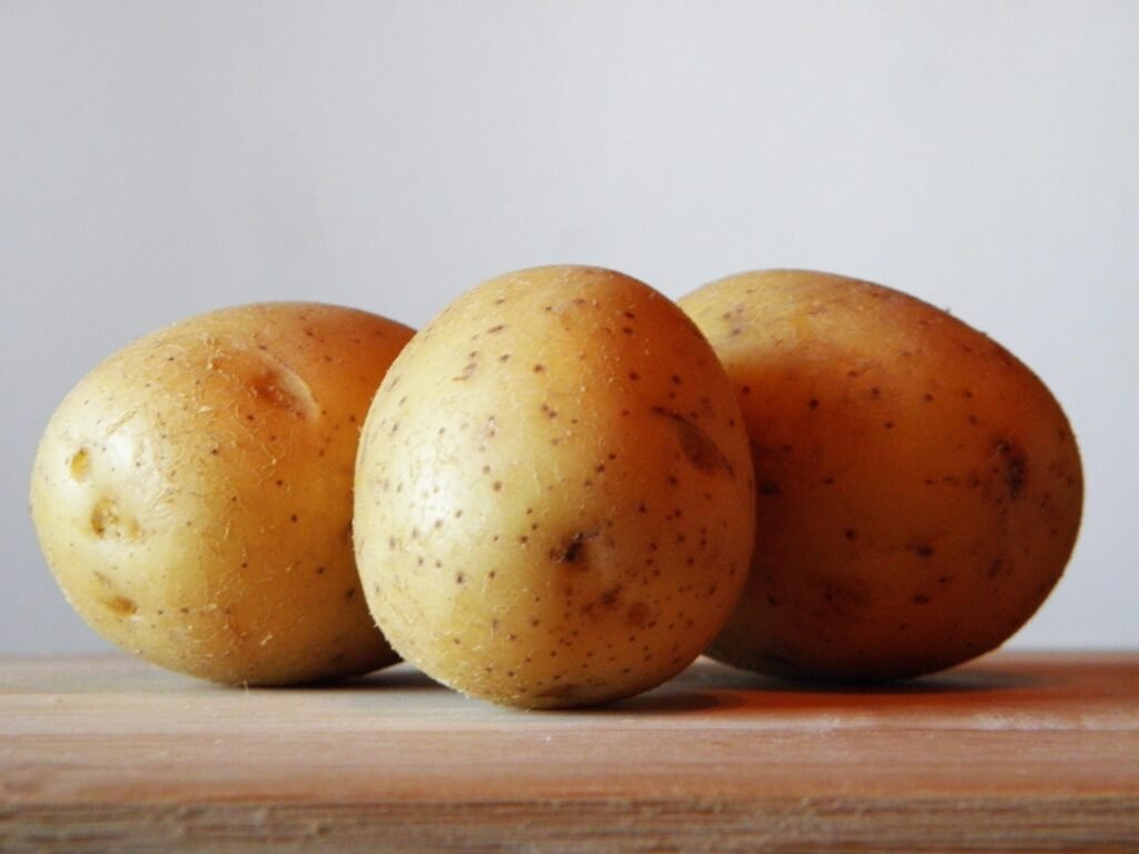 batata-inglesa benefícios - como consumir batata-inglesa - valor nutricional batata-inglesa - purê de batata leve - batata assada no forno - salada de batata saudável