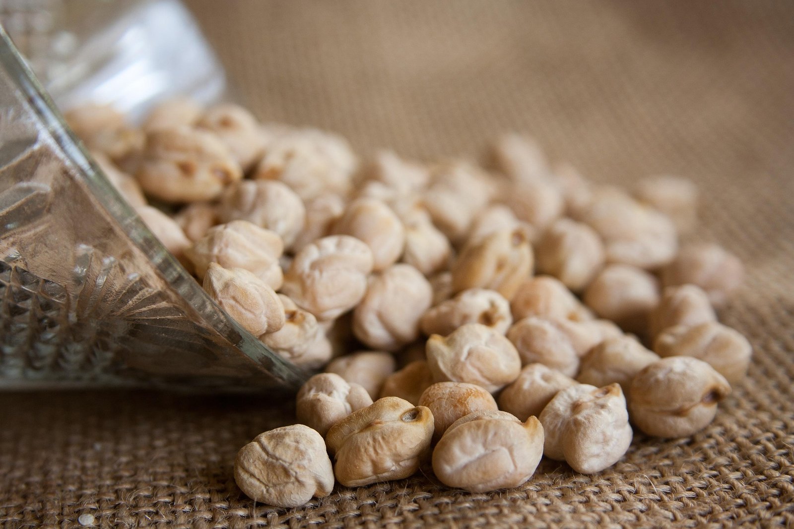 benefícios do grão-de-bico – como cozinhar grão-de-bico – hummus de grão-de-bico – valor nutricional grão-de-bico – farinha de grão-de-bico – proteína vegetal grão-de-bico