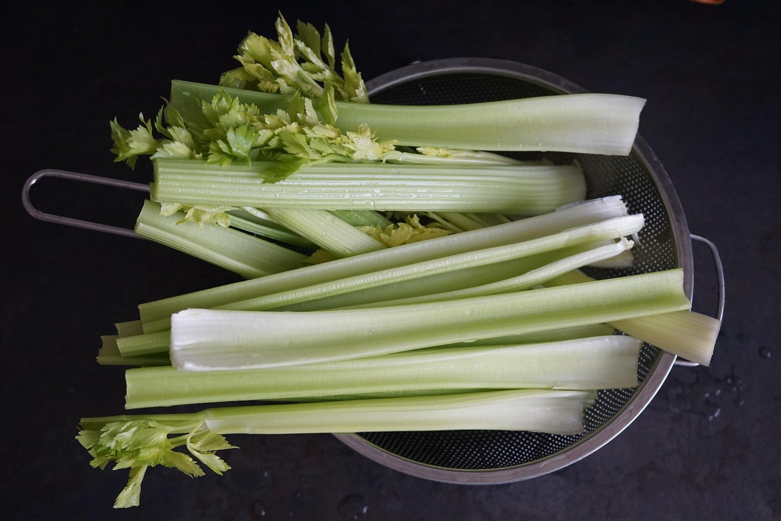 benefícios do salsão – como usar salsão – valor nutricional do salsão – receita com salsão – caldo de salsão – cultivo de salsão