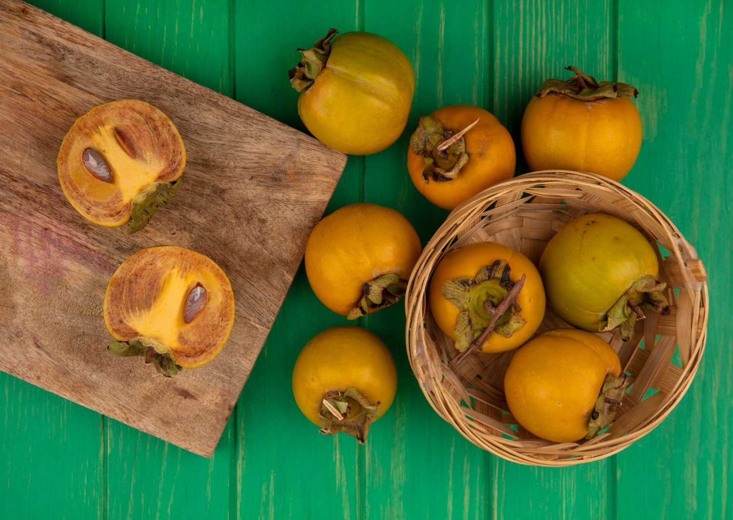 jenipapo-beneficios-e-composicao fruta jenipapo madura aberta, polpa âmbar suculenta, rica em fibras, potássio e vitamina C